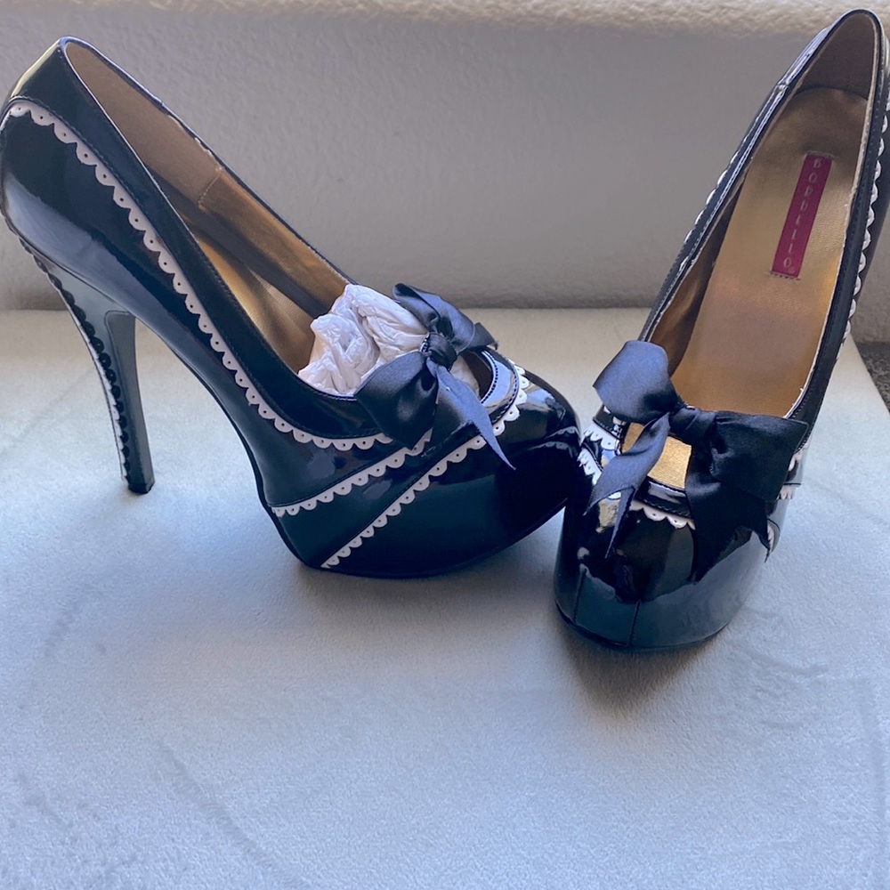 BRAND NEW PIN UP STYLE SHOES